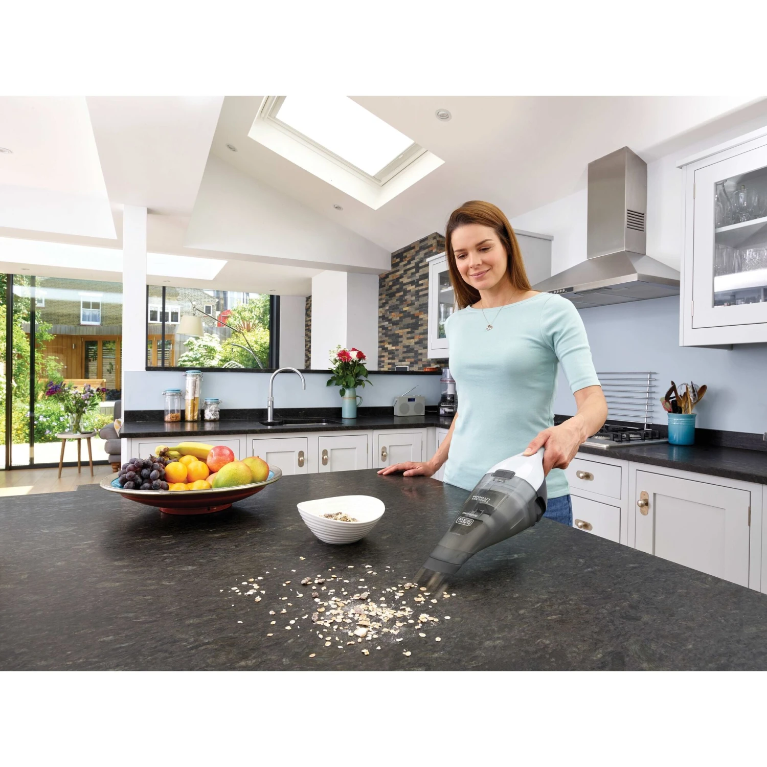 Black & Decker DustbusterĀ® Cordless Lithium-Ion Hand Vacuum - Image 2