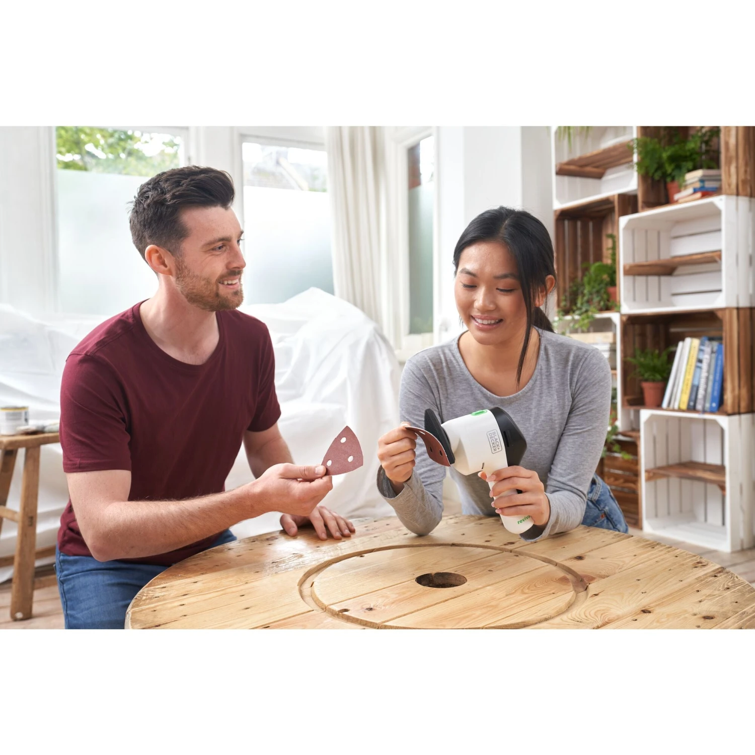 Black & Decker Reviva⢠12V MAX* Cordless Detail Sander With Charger - Image 2