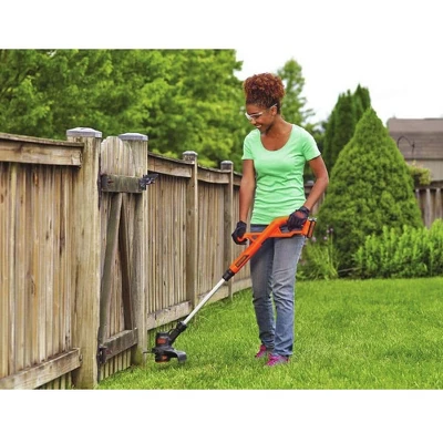 Black & Decker LCC221 20V MAX Lithium-Ion Cordless String Trimmer And Sweeper Combo Kit (1.5 Ah) - Image 5
