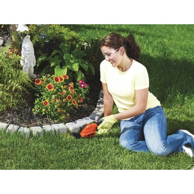 Black & Decker GSL35 3.6V Cordless Lithium-Ion 2-in-1 Garden Shear Combo - Image 2