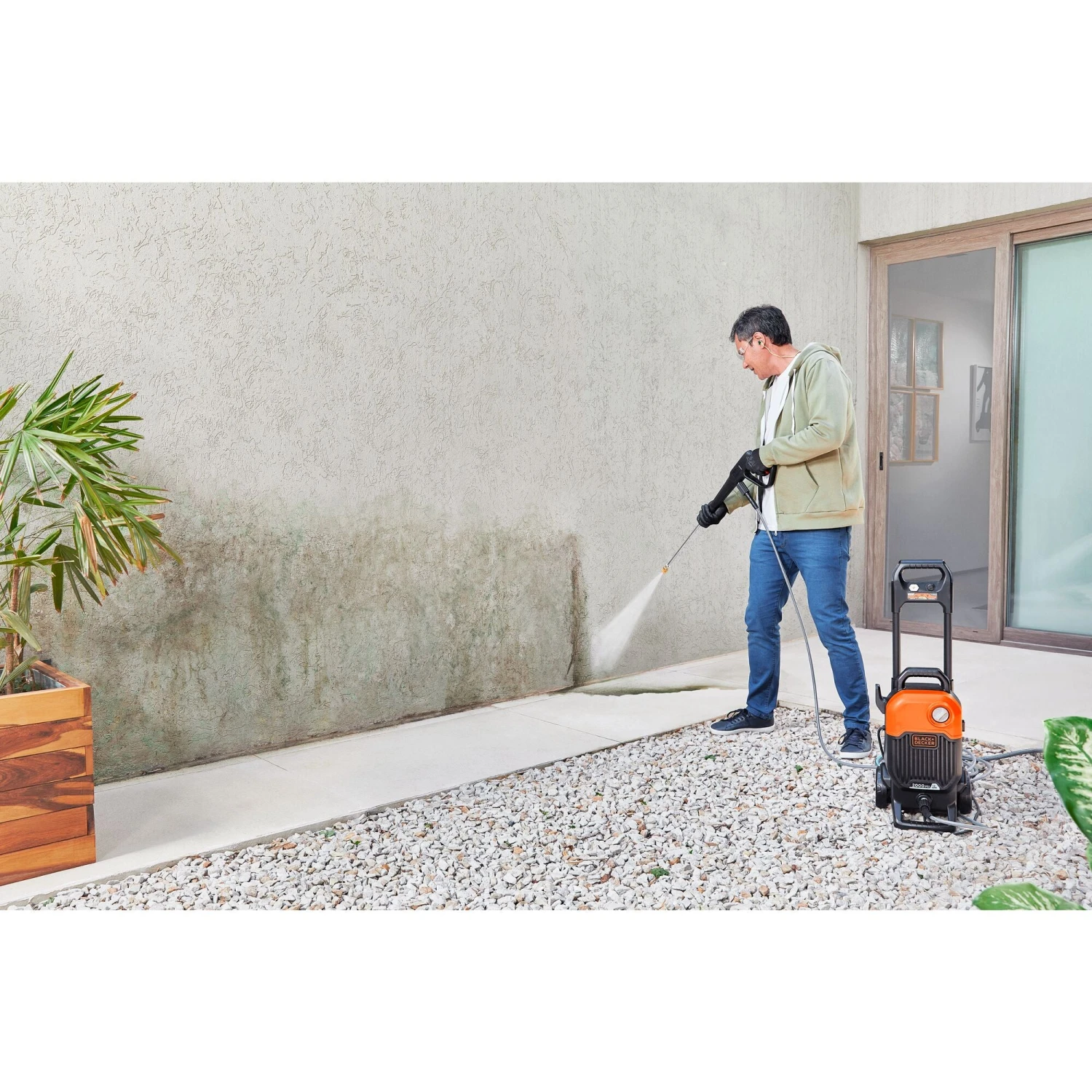 Black & Decker 2000 Psi 1.2 Gpm Pressure Washer - Image 2